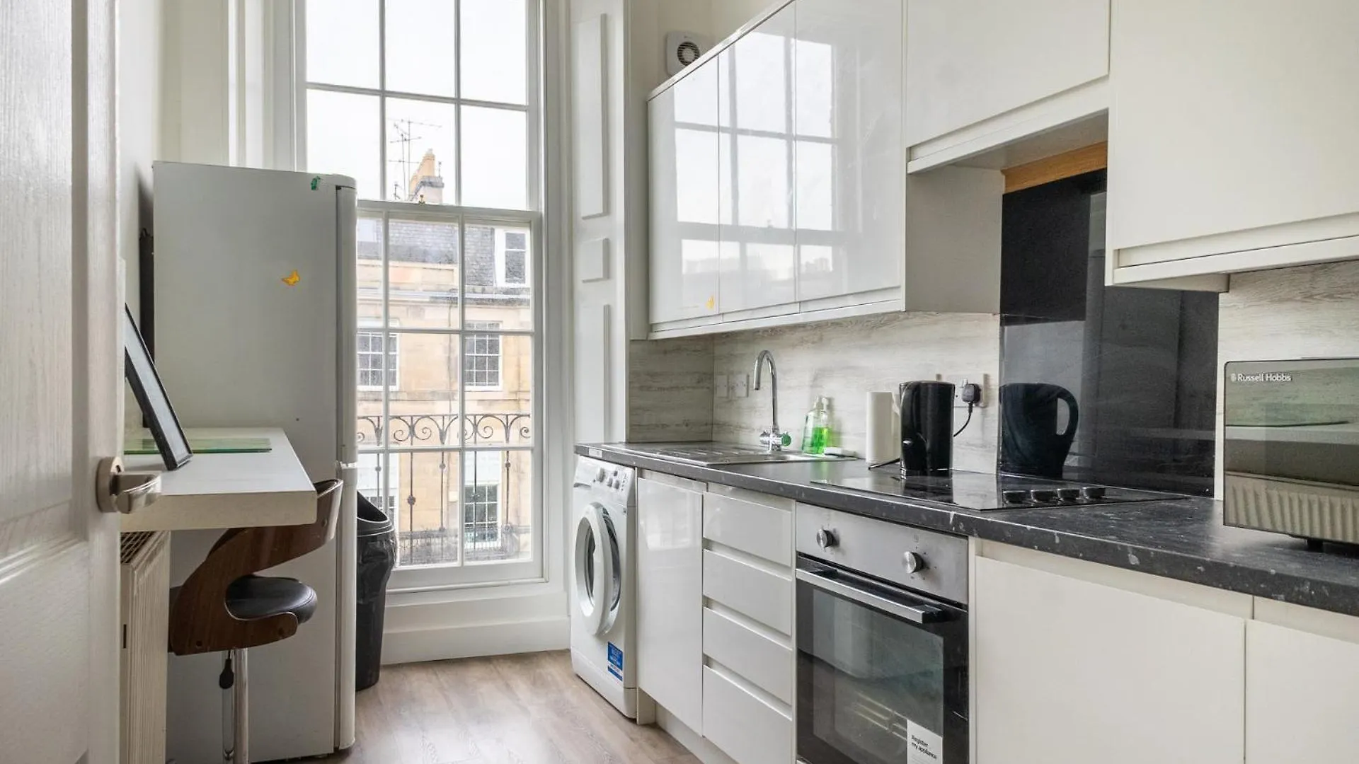 Bright High-Ceiling 2Bd Flat - Central Edinburgh! location