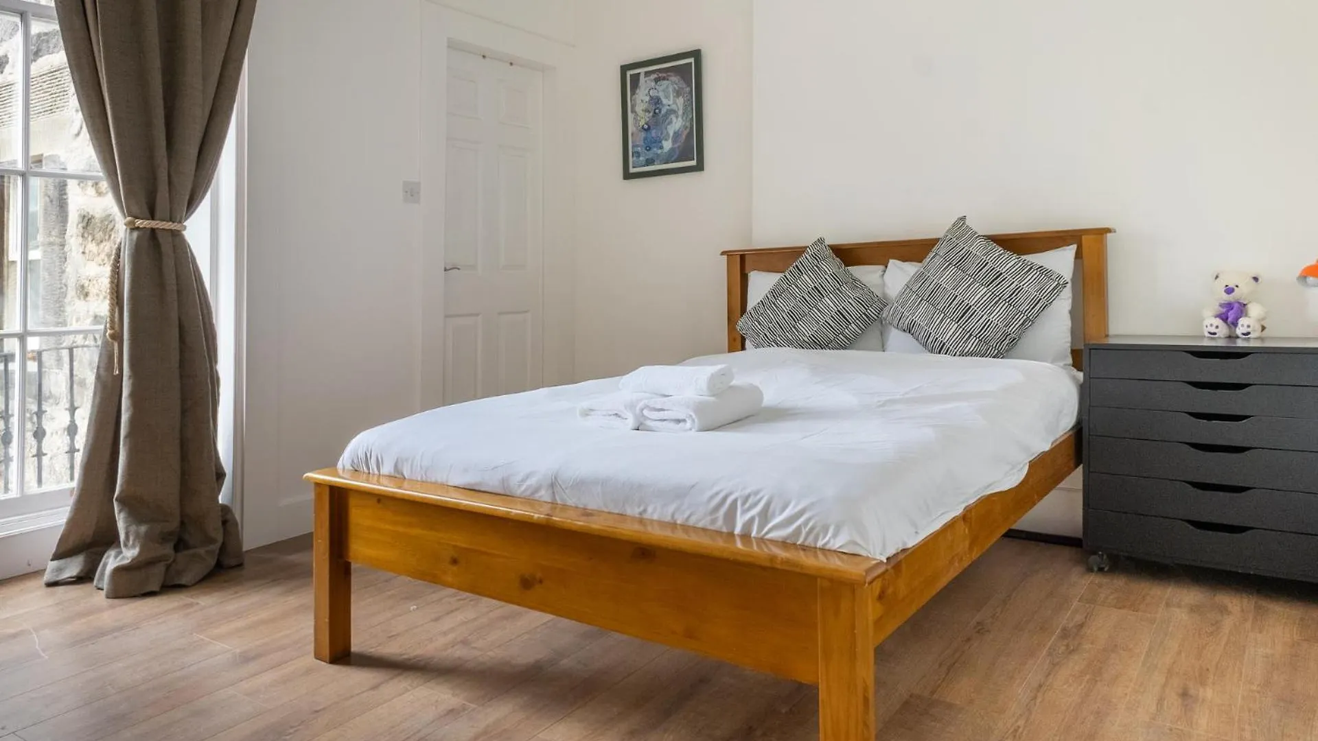 Bright High-Ceiling 2Bd Flat - Central Edinburgh! 0*, エディンバラ イギリス